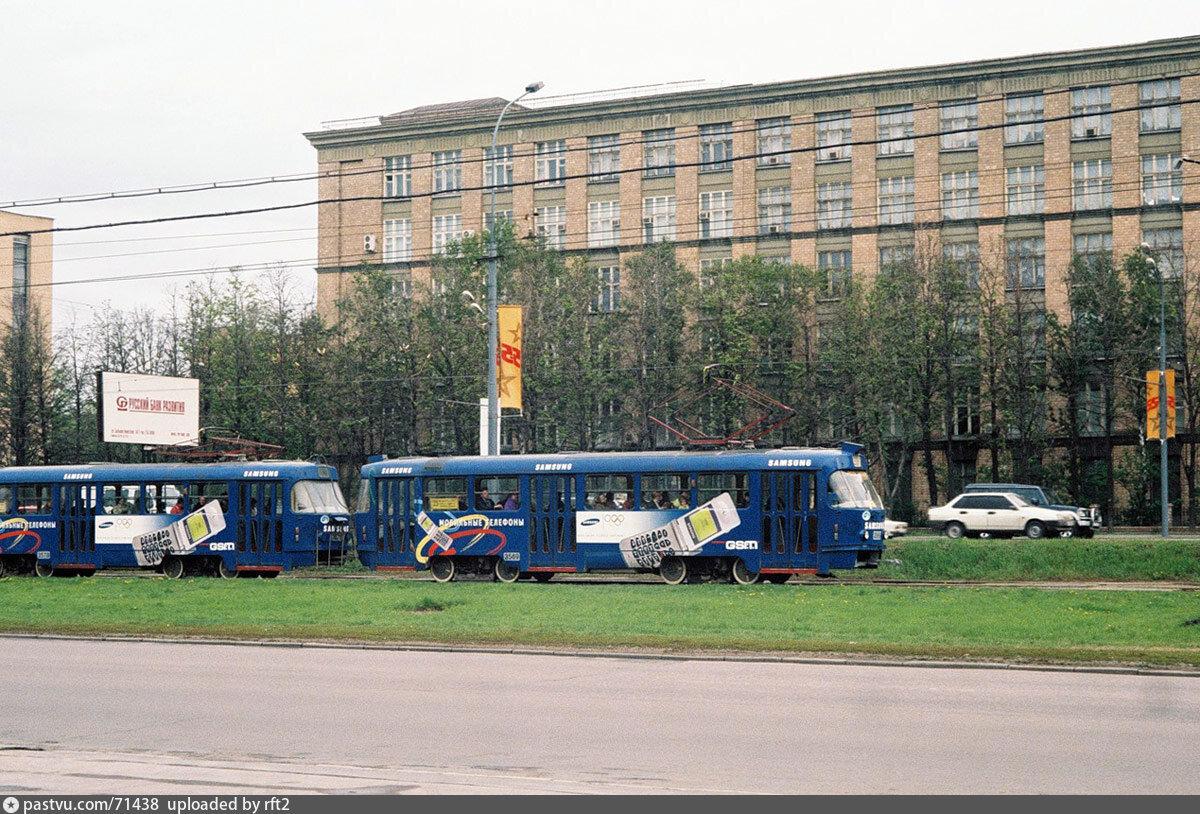 Путешествие в Москву 2000-х: парковки в три ряда, вездесущая реклама и  печальные события | О Москве нескучно | Дзен