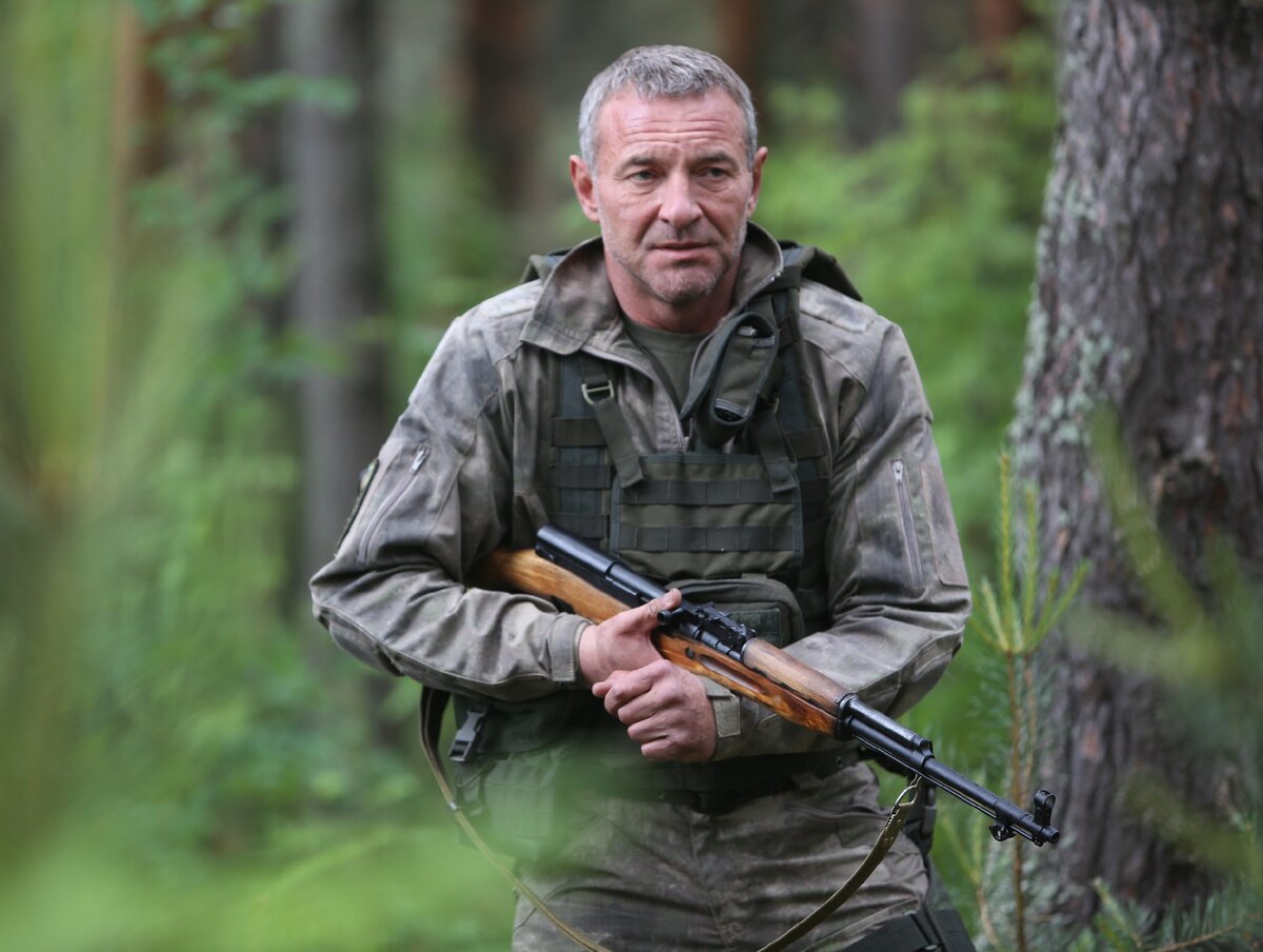 Максим Дрозд в роли Юрия Тарханова в сериале "Заповедный спецназ"