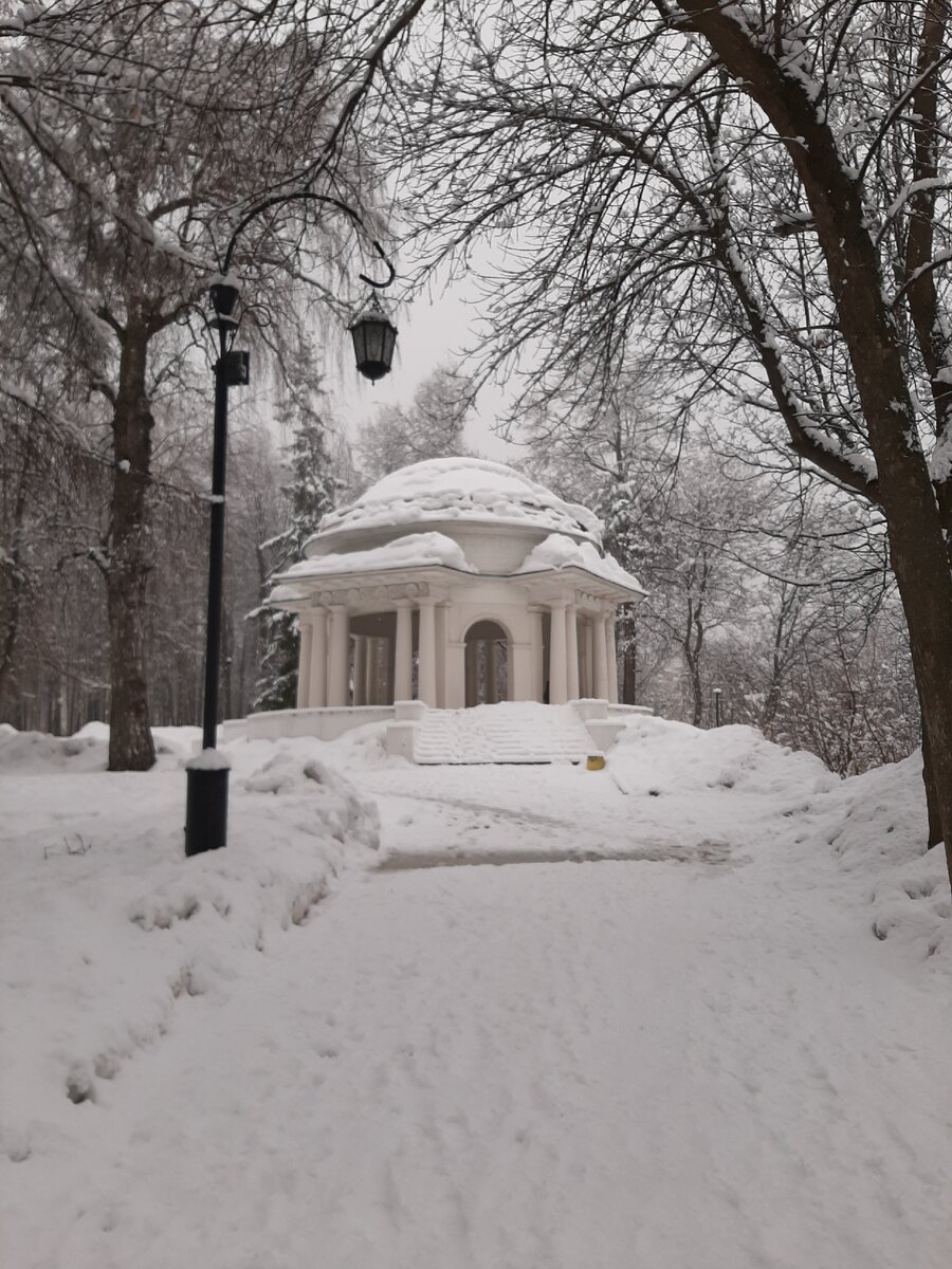 Парковая ротонда Александровского сада города Кирова