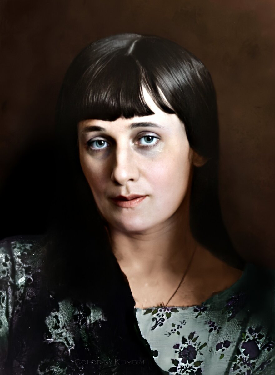 Ни на кого не похожая и не подражаемая  Анна Андреевна Ахматова. Фото Яндекс.Картинки.