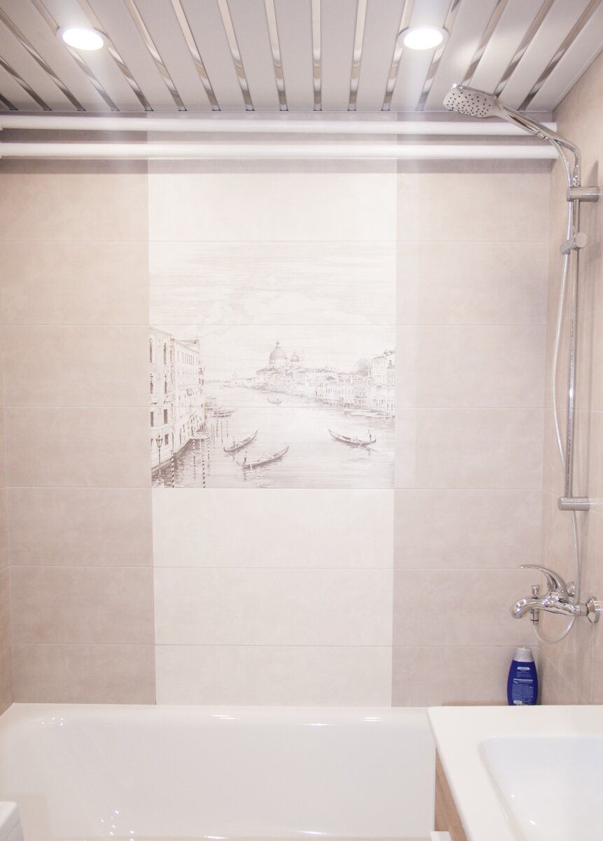 Фото можно листать! Цвет светильников холодный белый - тоже прием увеличения пространства