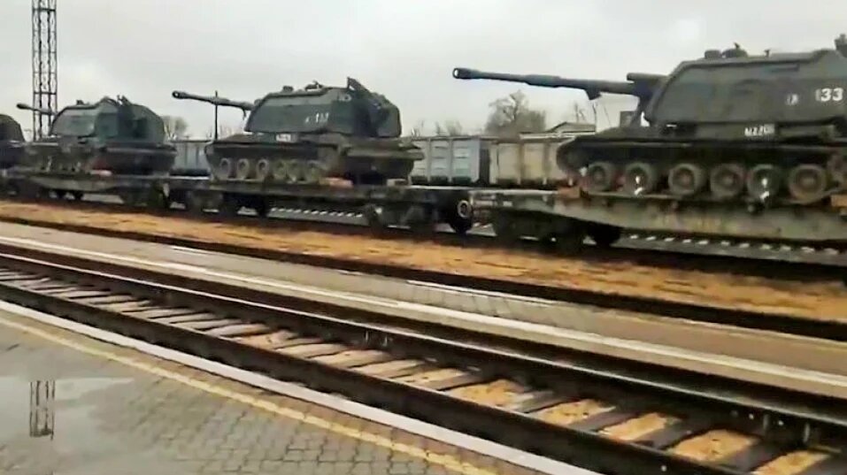 Российские САУ на пути в Крым. Фото из Яндекс-коллекции