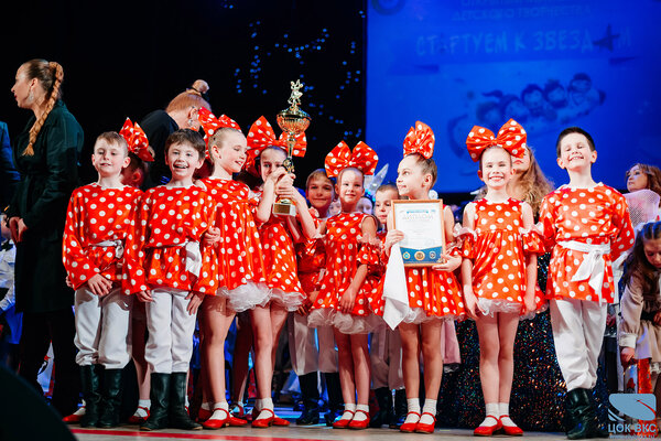 Участников IV Всероссийского открытого конкурса юных дарований «Стартуем к звездам» поздравили из космоса