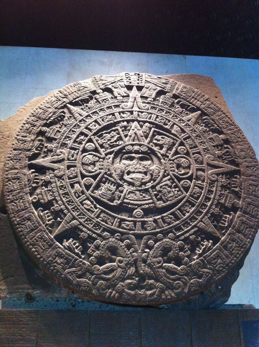 Часы майя. Индейцы майя календарь цолькин. Солнечный календарь майя. Александр попов пророчества майя 2012. Талисман солнце.