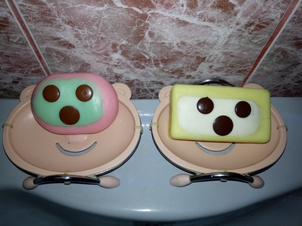 Смайлики из мыла. Фото автора