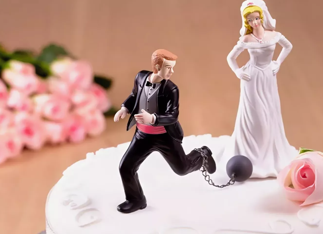 Женщина для совместной жизни. Свадебные торты для ЗАГСА. Невеста тащит жениха в ЗАГС. Торт невеста тащит жениха в ЗАГС. Торт с убегающим женихом.