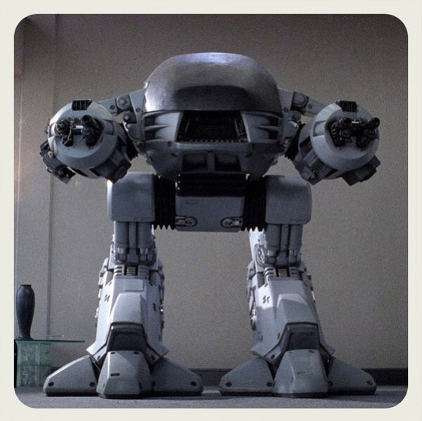 Робот ED-209. Кадр из фильма «Робокоп»