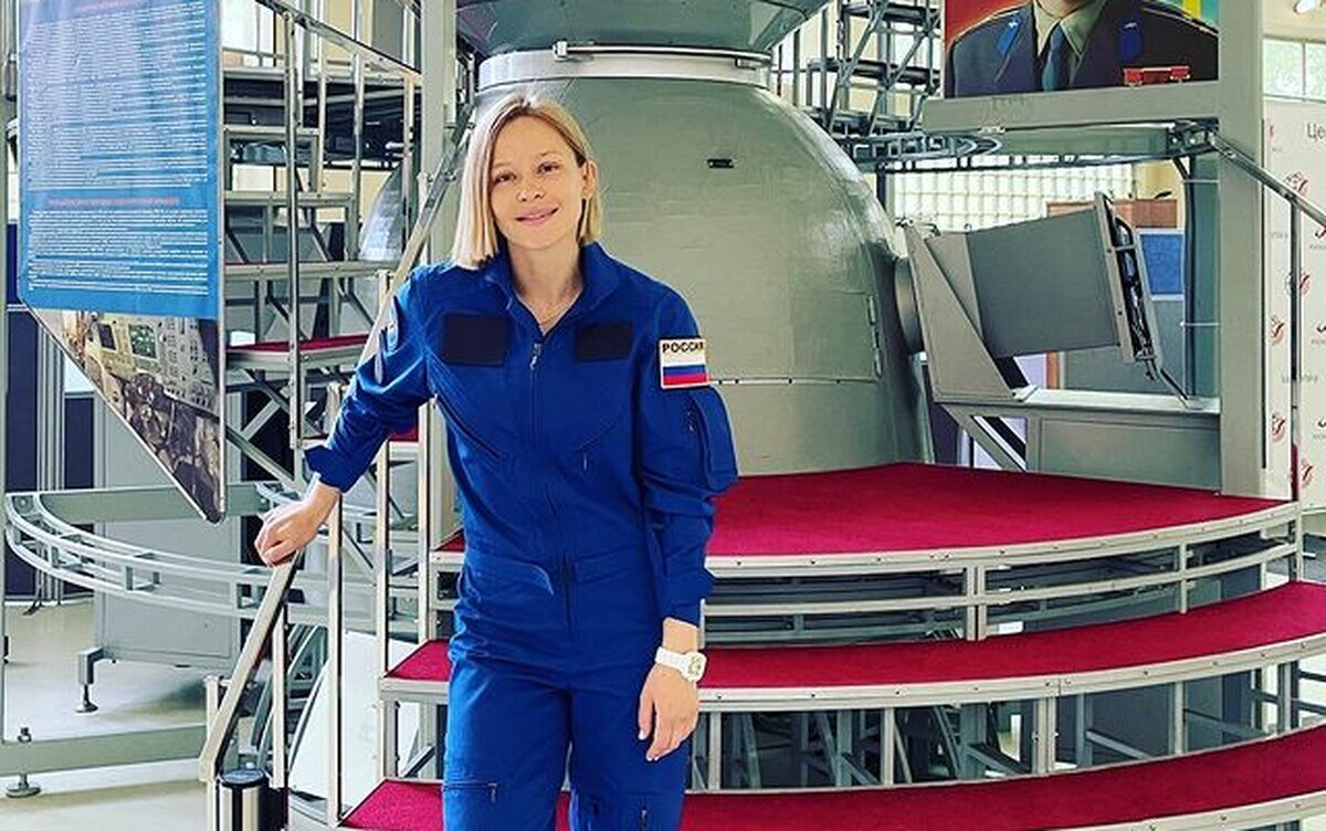 Храбрая Юлия Пересильд прокатится на ракете в космос, сыграет несколько сценок в невесомости. Расходы бюджета на вояж более трёх миллиардов рублей. Такие теперь у Роскосмоса научные прорывные проекты по освоению космоса.