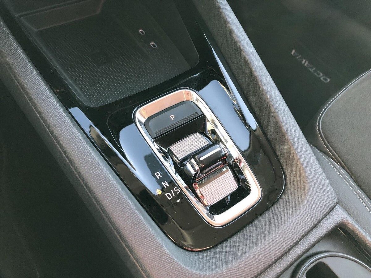 Селектор 8-ступенчатого автомата Aisin выглядит игрушечно 