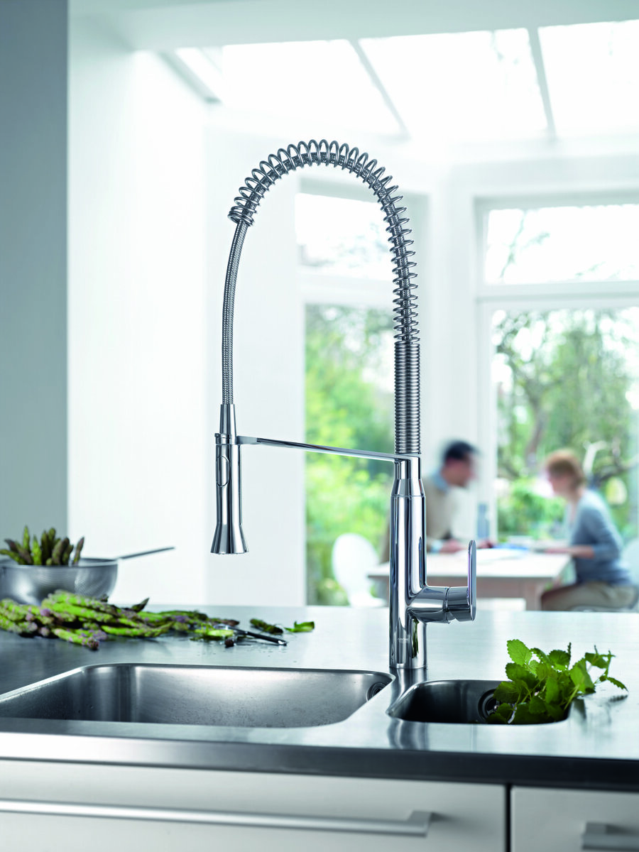 Смеситель GROHE K7 с технологией FootControl.