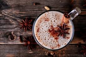 Это чай со смесью индийских специй, который подается с молоком.
