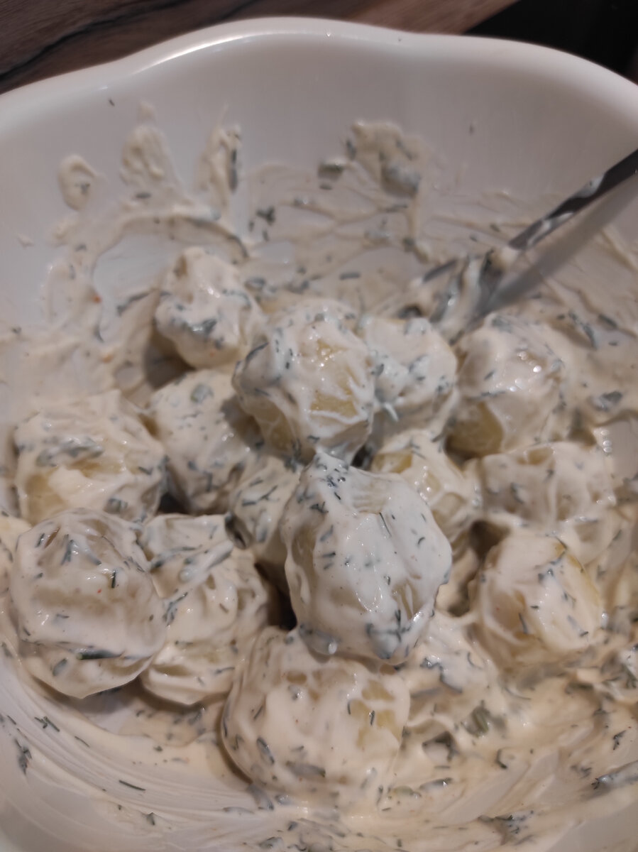 Перемешиваем картошку с соусом