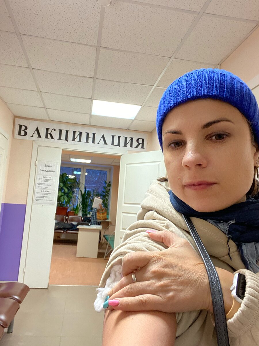 Сразу после прививки надо сидеть 30 минут во избежание аллергических реакций