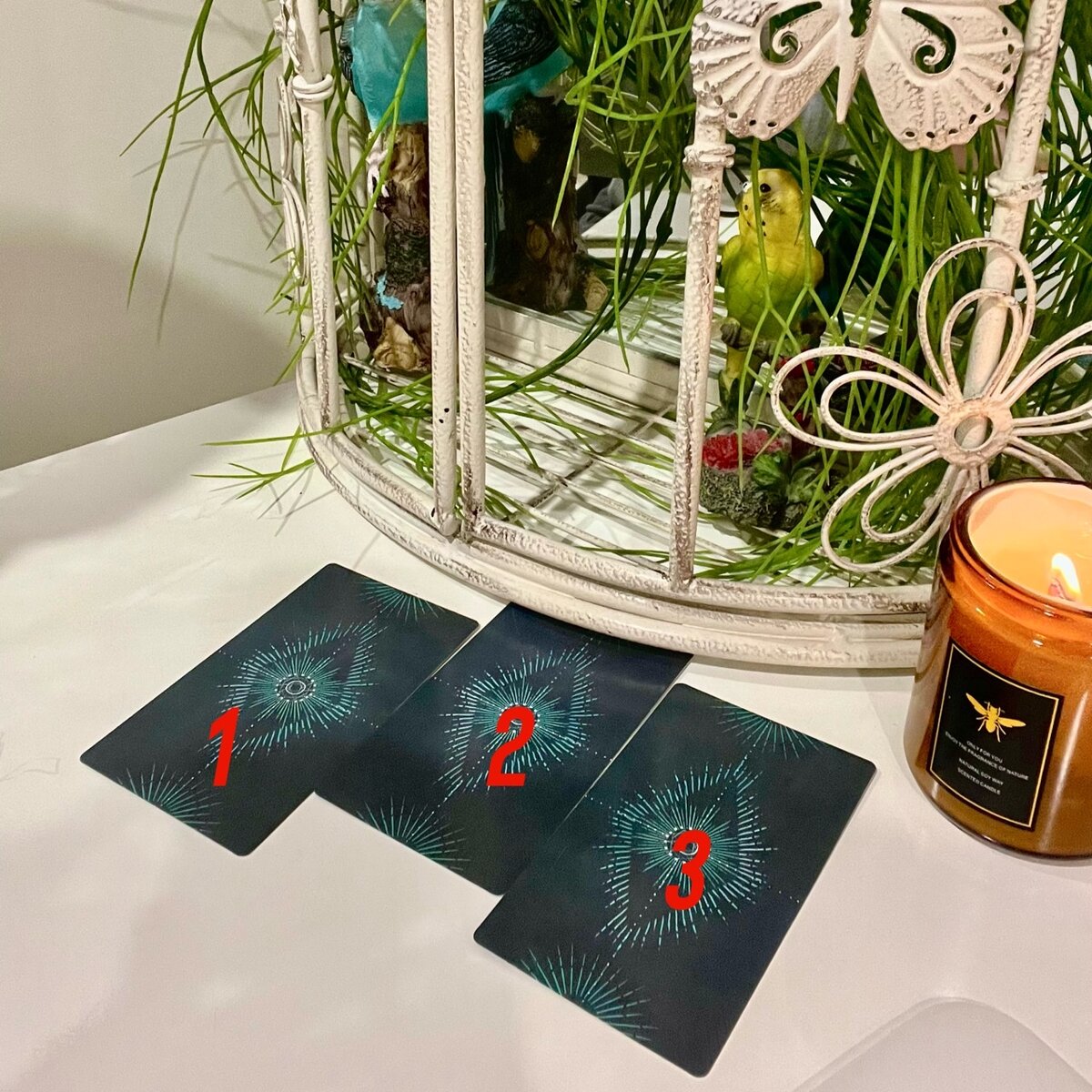 🔮Приветствую вас на своём канале ! Давайте приступим . Поднимите левую руку ладонью вниз над фото и сконцентрируйтесь на вопросе , подержите ладонь над каждой картой. Та , что «позовёт», та и ваша 🎴
