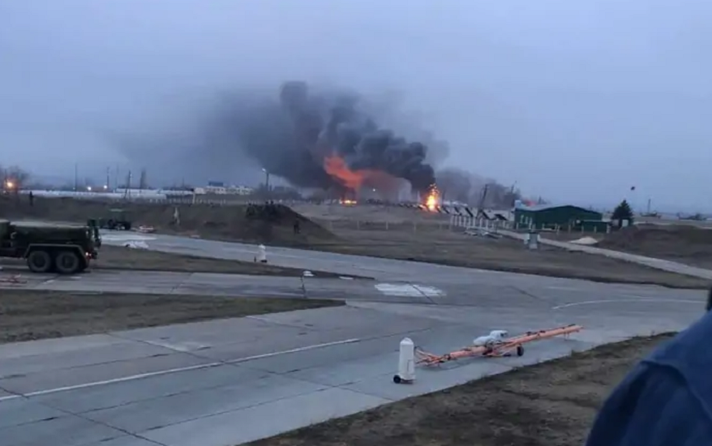 Фото последствий удара по авиабазе Миллерово. Источник фото: privet-rostov.ru