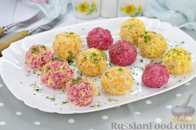 сельдь с/с, яйца, морковь, свекла, сыр твёрдый, чеснок, майонез, орехи грецкие, зелень укропа