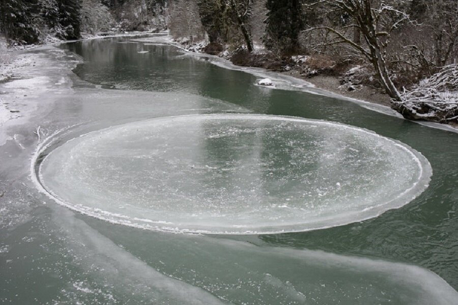 Ледяные круги на воде