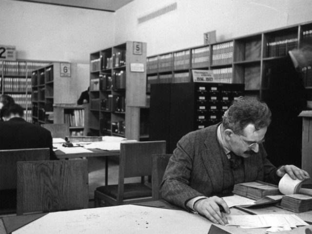 Вальтер Беньямин в Национальной библиотеке Франции, 1939 год. 