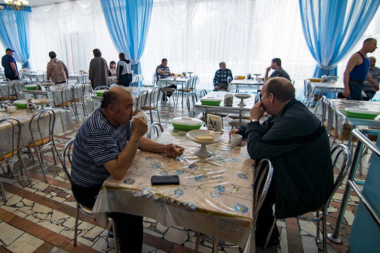 «Созданы хорошие условия для проживания. Организовано трехразовое горячее питание»