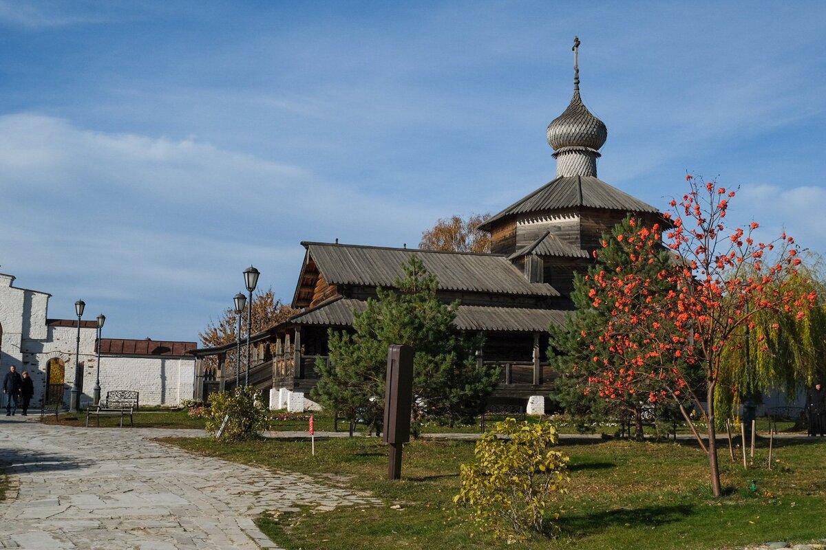 Троицкая церковь на территории женского монастыря в Свияжске