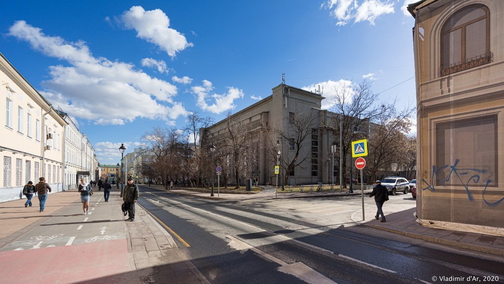 Сквер на месте Никитского монастыря. Фото автора