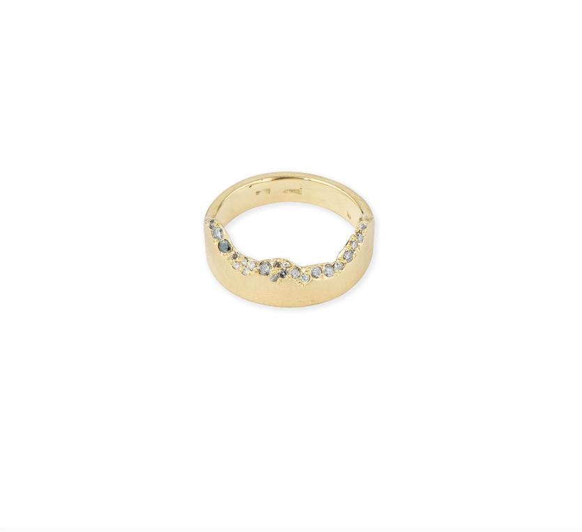 Кольцо Satin из золота с бриллиантами 239 000 руб.