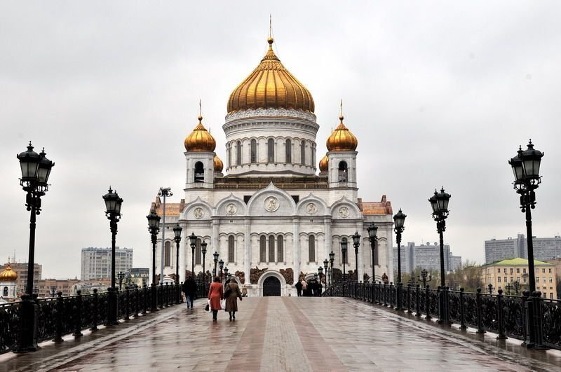 Тот же храм Христа Спасителя, но уже днем