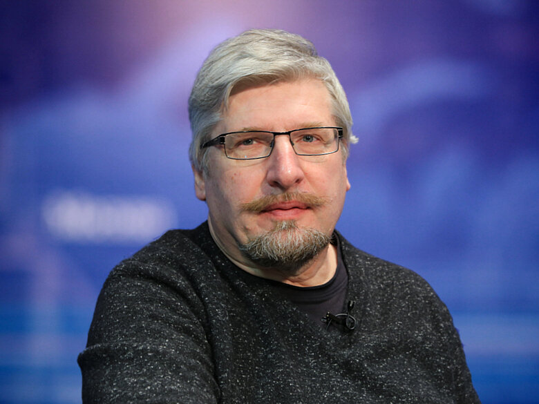 Фото: интернет; Профессор С.В. Савельев.