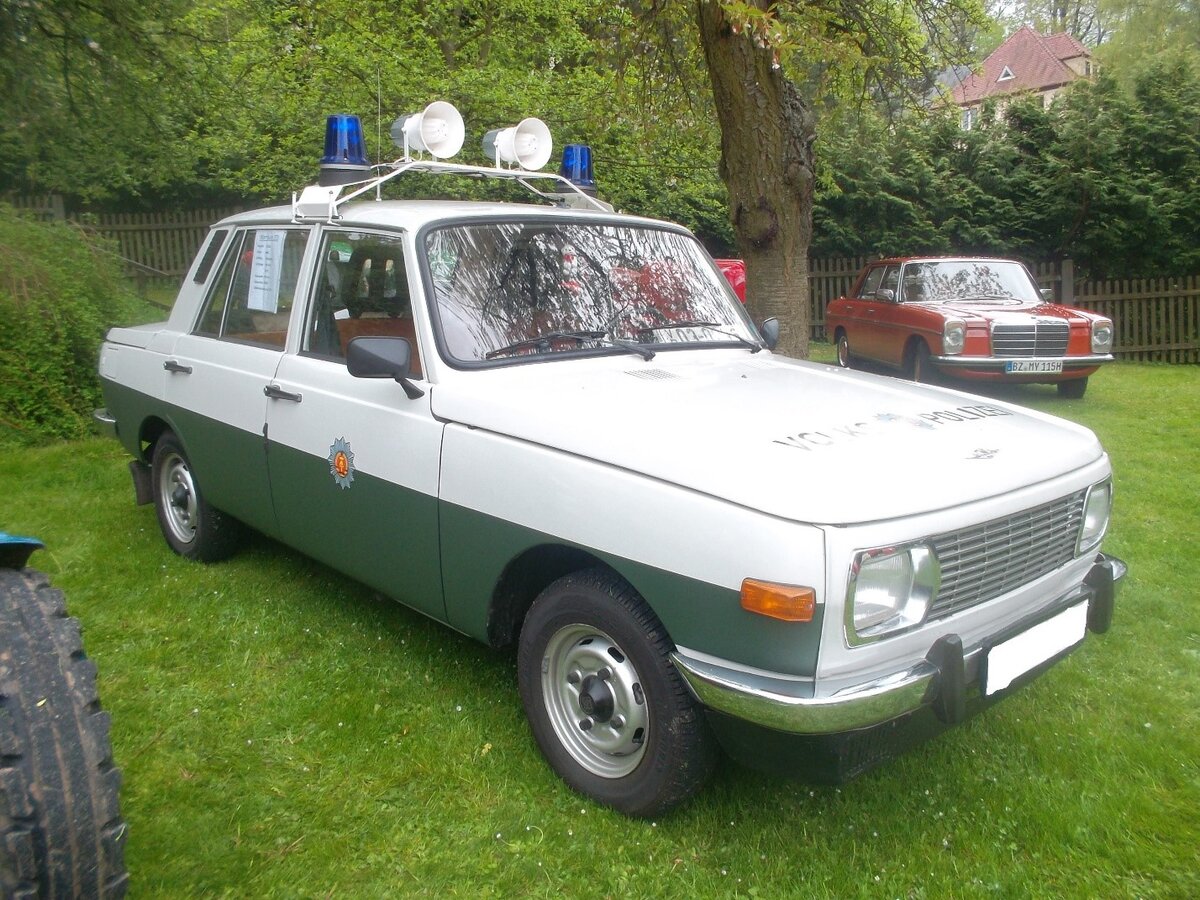 Автомобиль Wartburg 353