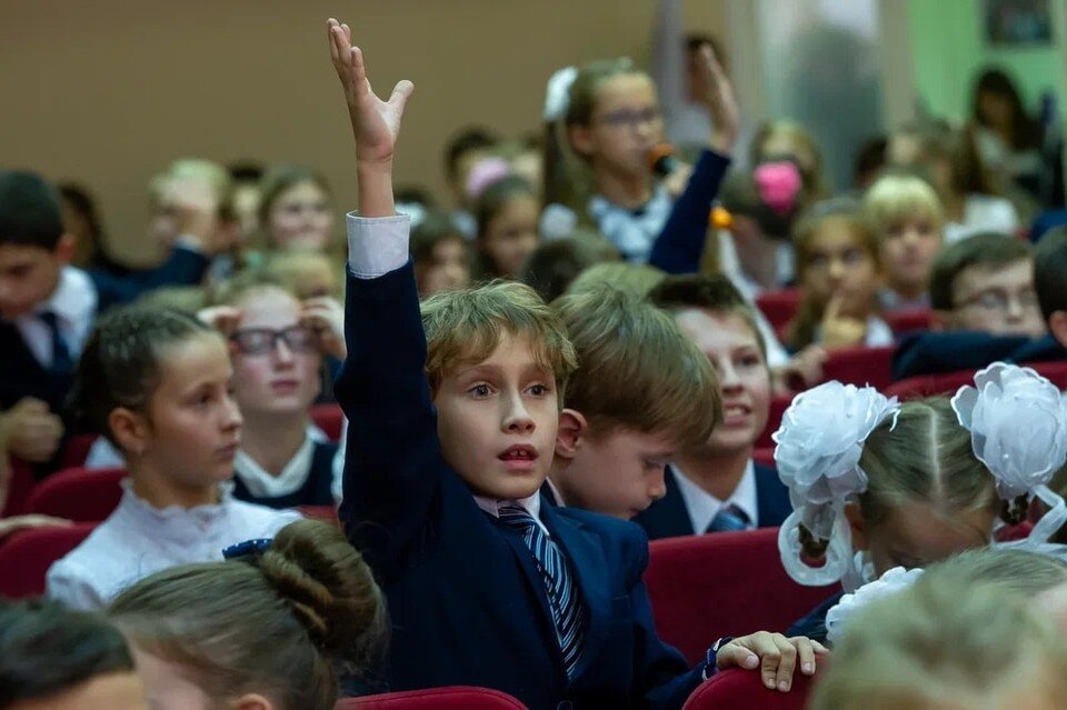     В книжке для первоклассников Кудрово посоветовали поспорить с родителями насчет вакцинации. Фото: предоставлено "КП" Олег ЗОЛОТО