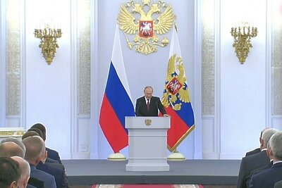   Владимир Путин на церемонии подписания договоров о вхождении новых территорий в состав России ©Скриншот