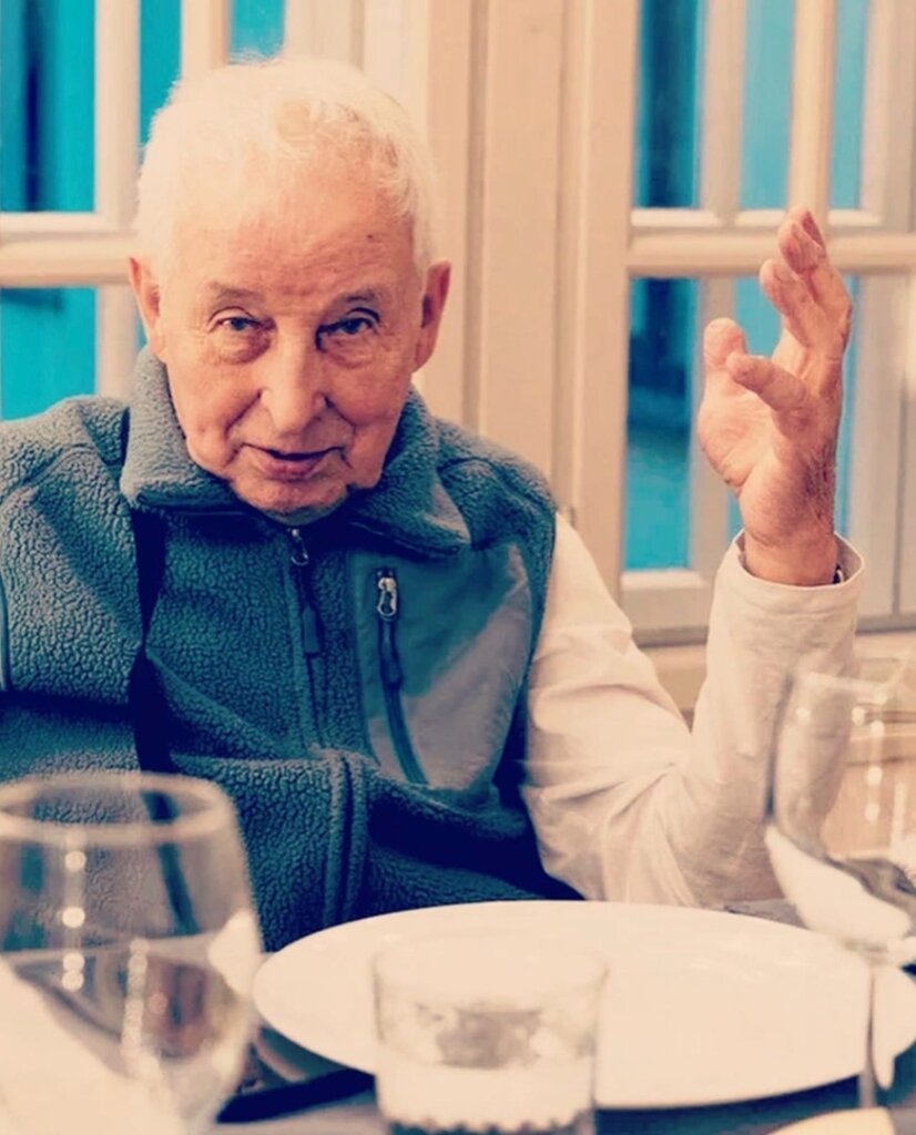 Алиса дед мороз существует. Дед мороз заболел. Дед алис. Существует ли дедушка мороз. Алиса дедмарос моштилфон.