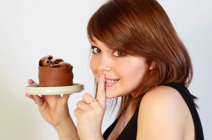 Почему после еды хочется сладкого? Причины этого желания и что сделать, чтобы решить эту проблему.