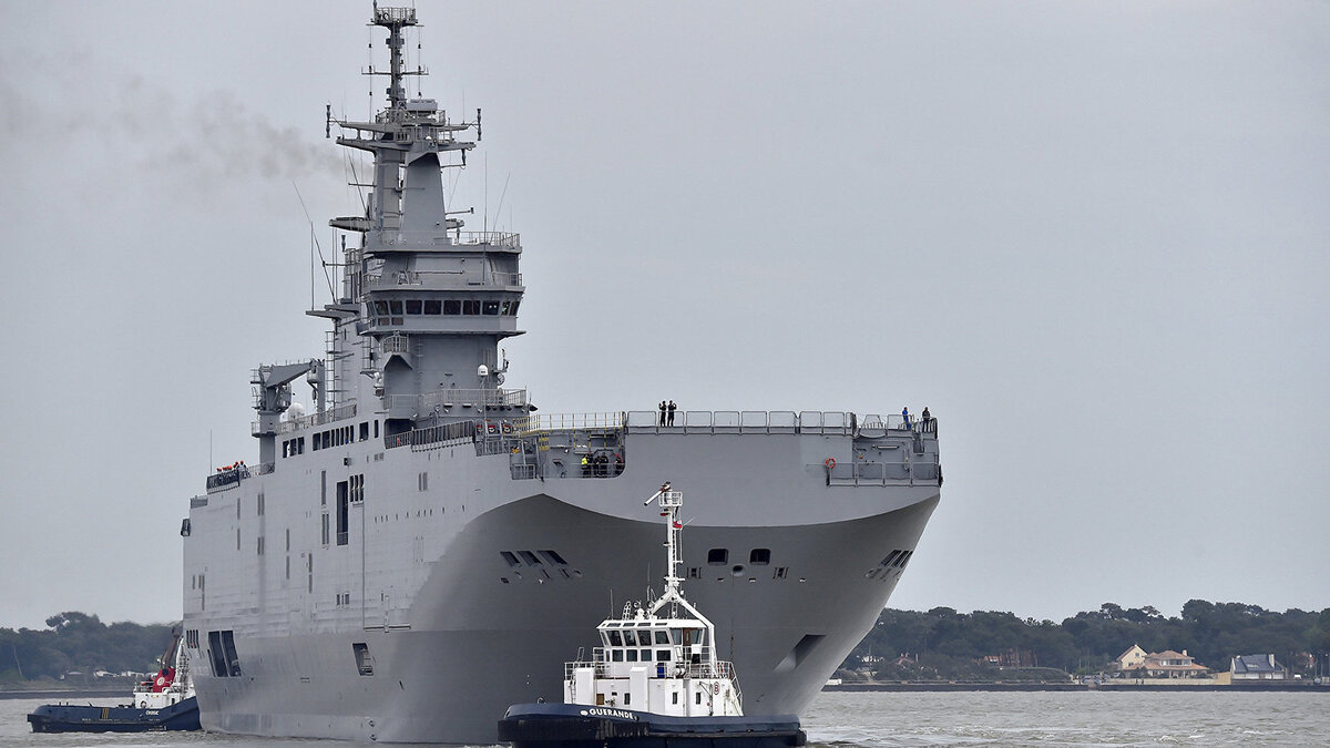    *"Мистраль" "Гамаль Абдель Насер" в порту Сен-Назера, Франция© AFP / Loic Venance