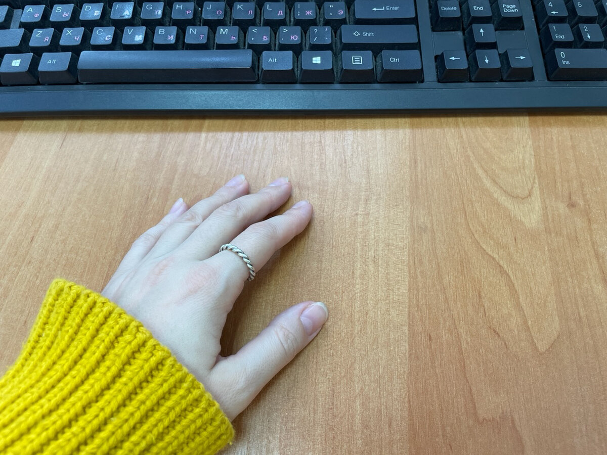 держу в руке зарплату 😂