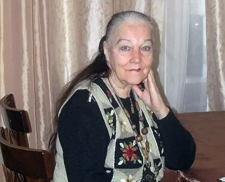 Когда-то она была одной из первых красавиц советского кино, звездой 60-х годов. Всегда играла сильных героинь с волевым характером. Однако на советском небосклоне сияла очень недолго.-9