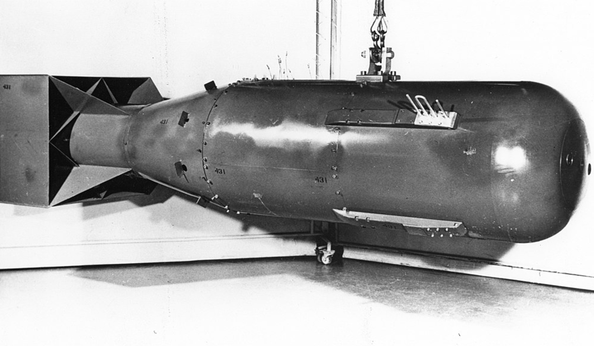 Макет атомной бомбы "Малыш" сброшенной на Хиросиму