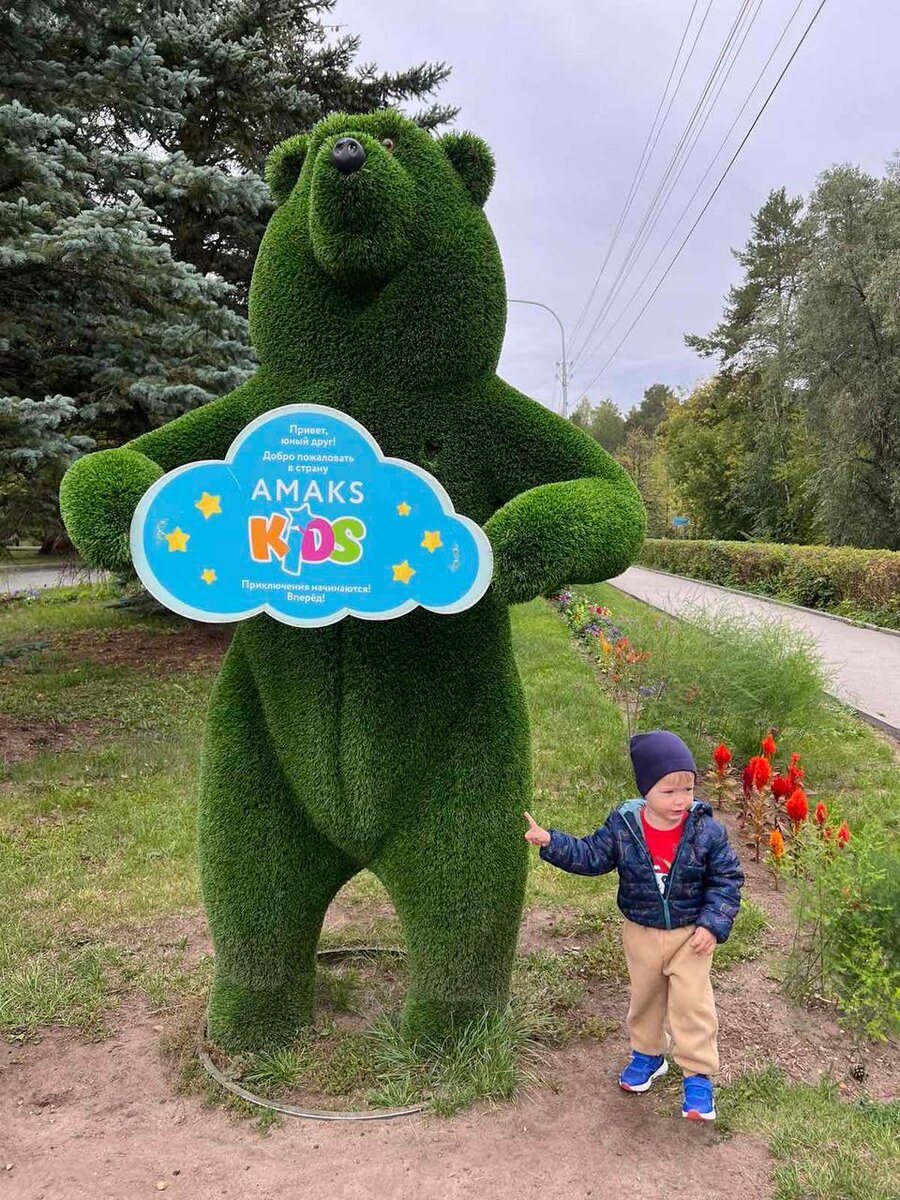 Там вообще много всяких разных таких фигурок. 