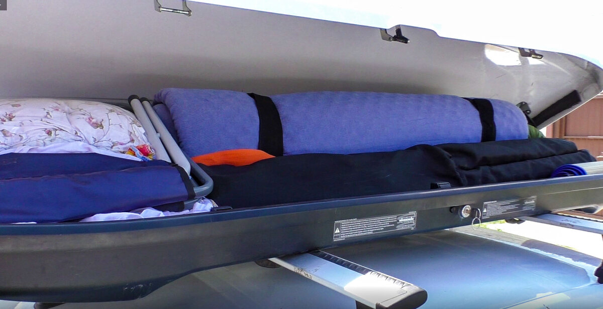 Верхний багажник для Поло забит вещами