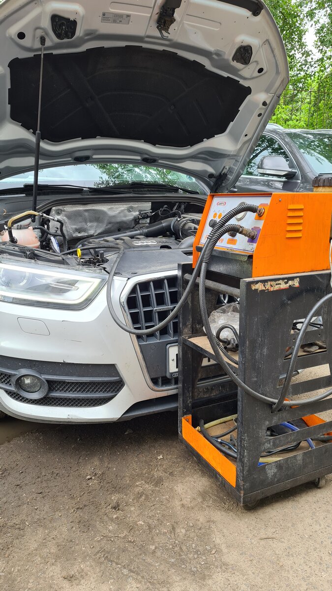 Audi на промывке форсунок. Фото автора.