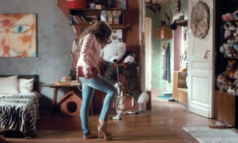 Кадр из клипа "Экспонат" группы "Ленинград"