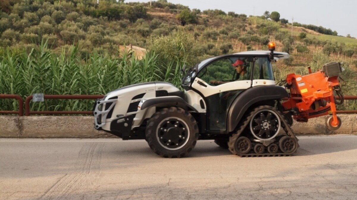 Фото: Портал farmer.pl Трактор Ferrari Vega Sky Jump K105