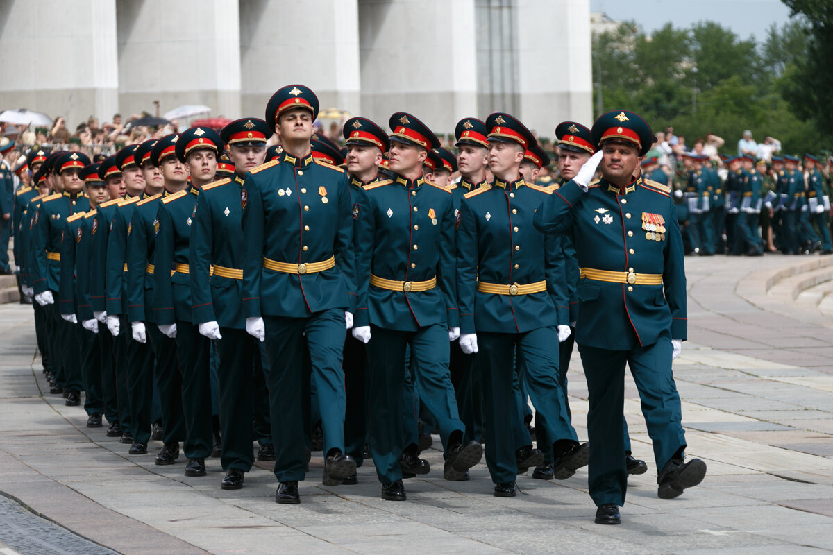 Курсанты военного института