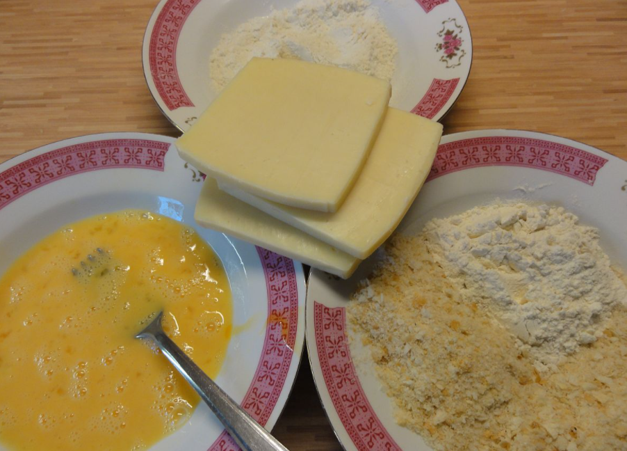 Жареный сыр в панировке на сковороде простой рецепт пошаговый