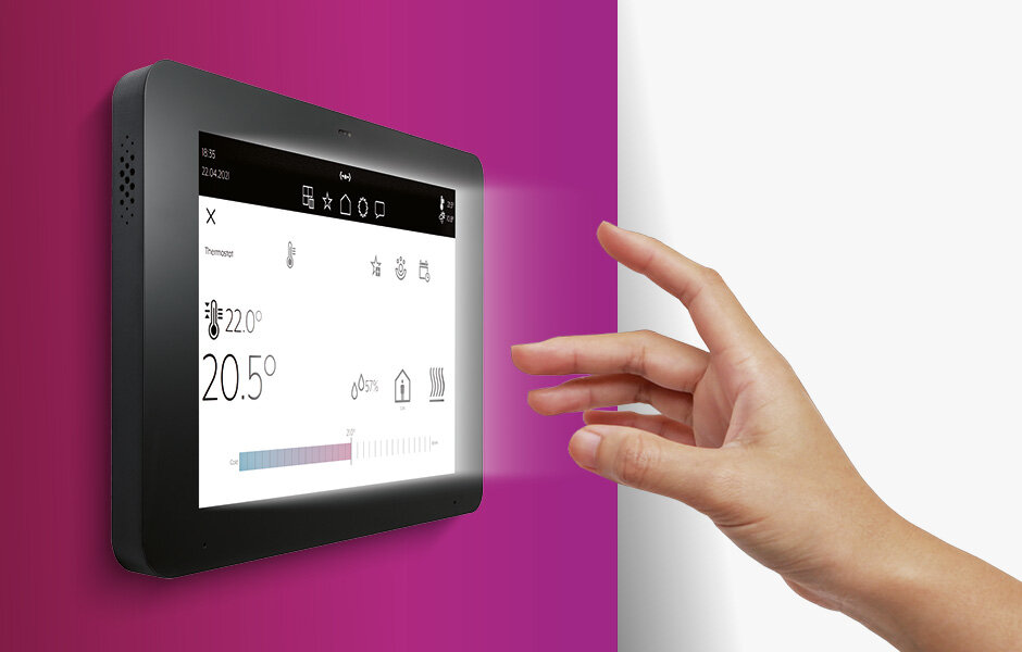 Новая сенсорная панель JUNG Smart 8