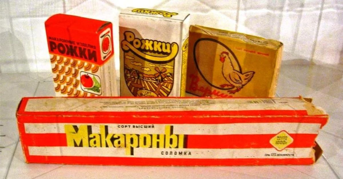 Идут времена, меняются продукты. упаковки, качество, состав. А ведь некоторые из них были символами целой эпохи, вспомните авоську со стеклянными бутылками с молоком, например.-6