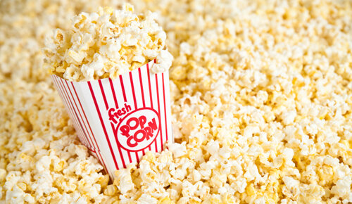 • Активизирует обменные процессы, способствует снижению массы тела;
• Низкая калорийность;
• Воздушные зерна подавляют чувство голода (так как хорошо наполняют желудок);
• содержит полифенолы, обладающие мощной антиоксидантной способностью;
• Попкорн богат клетчаткой, которая способствует снижению сахара в крови и вредного холестерина;
• Очищает организм (выводит токсины и шлаки);