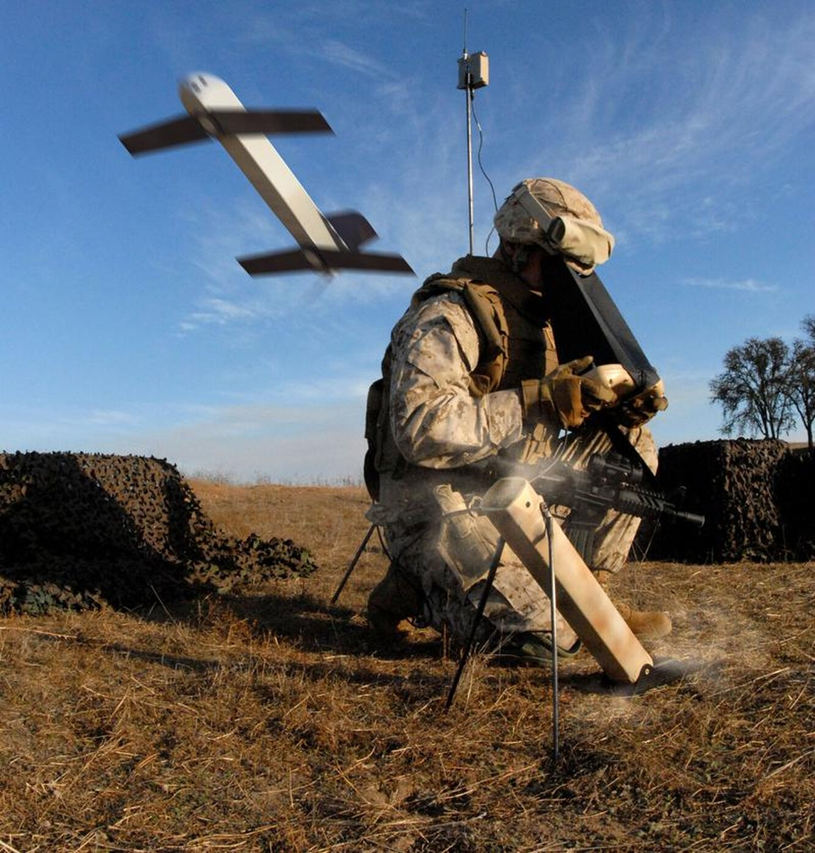  Запуск легкого дрона.