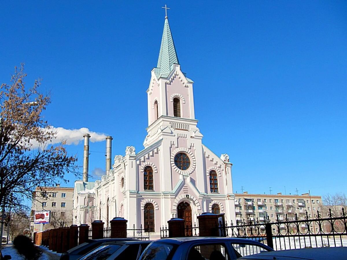 Католический храм Николая Мирликийского в Волгограде.