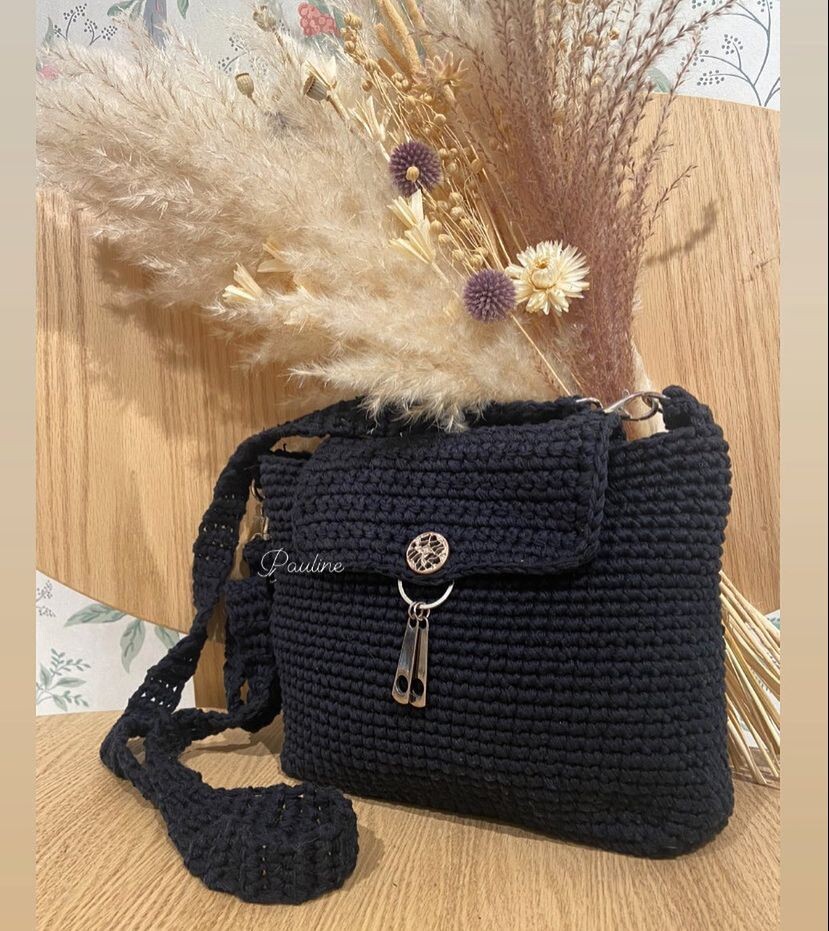 Темная сумочка 